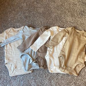 H&M baby Long sleeve bodysuit lot